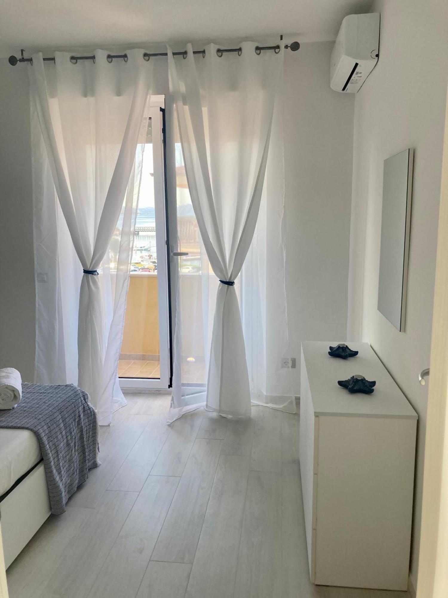 Appartamento Tizzy La Maddalena  Kültér fotó